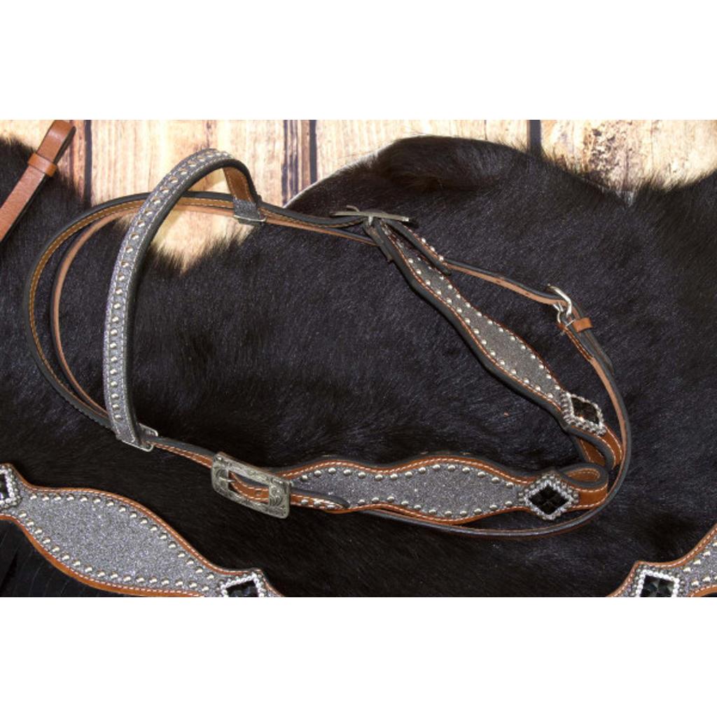 Glitzer Showtrense silber, mit Nieten und schwarzen Conchos